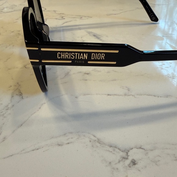 Dior Accessories - DIOR DiorSignature S7F black Sunglasses
